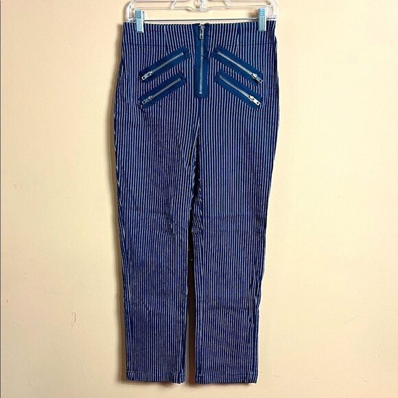 Silence + Noise Women’s Size 2 Denim Pinstripe Zipper Pocket Cropped Jeans NWOT - Picture 1 of 4